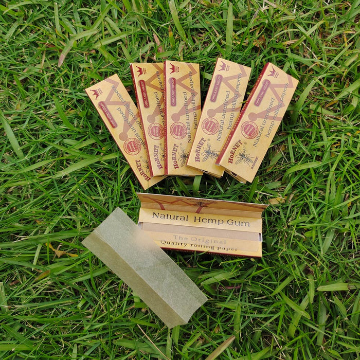 HORNET | Single Wide Size Rolling Paper | Jupiter Grass