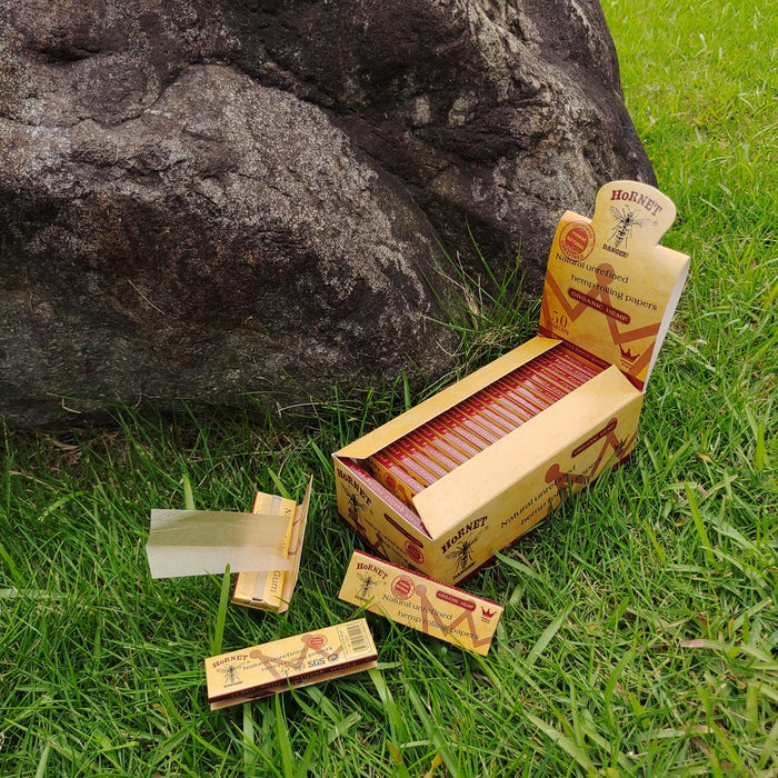 HORNET | Single Wide Size Rolling Paper | Jupiter Grass