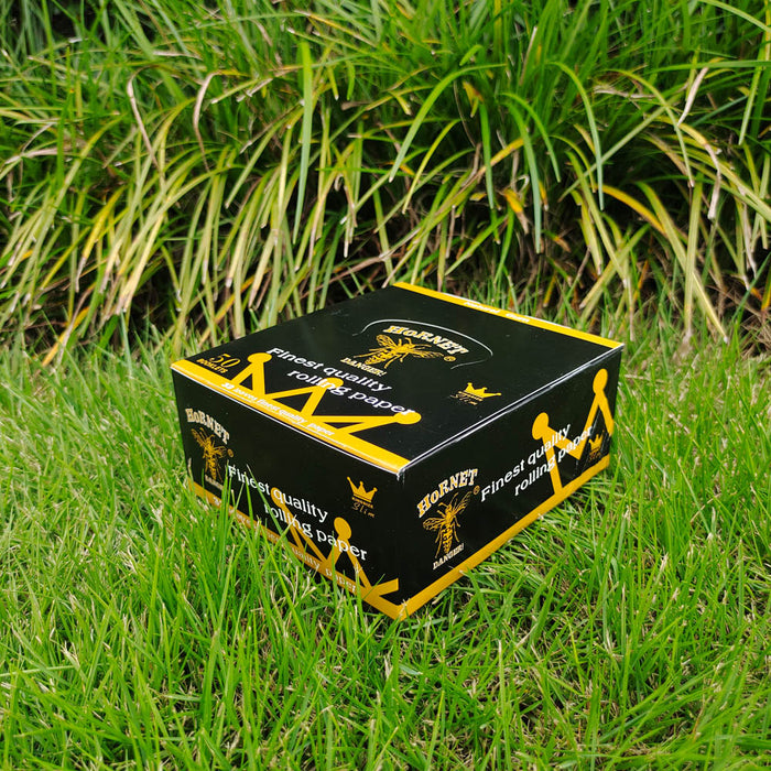 Hornet | Black Natural Gum King Size Rolling Paper | Jupiter Grass