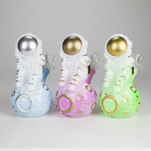 7" 3D Astronaut Glass Bong – Space Inspired Water Pipe | Jupiter Grass