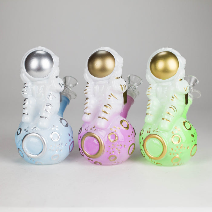 7" 3D Astronaut Glass Bong – Space Inspired Water Pipe | Jupiter Grass