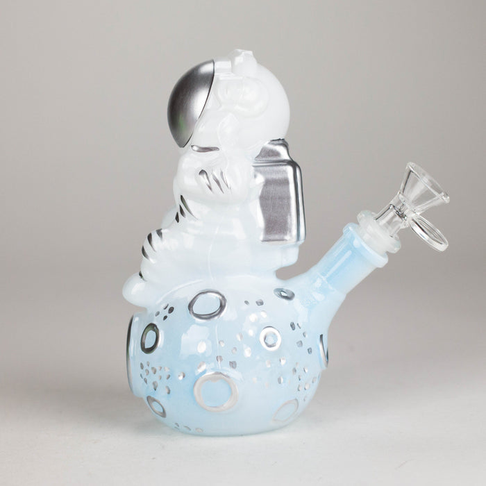 7" 3D Astronaut Glass Bong – Space Inspired Water Pipe | Jupiter Grass