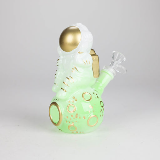 7" 3D Astronaut Glass Bong – Space Inspired Water Pipe | Jupiter Grass
