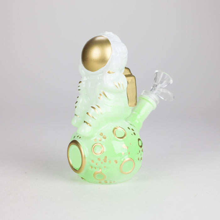 7" 3D Astronaut Glass Bong – Space Inspired Water Pipe | Jupiter Grass